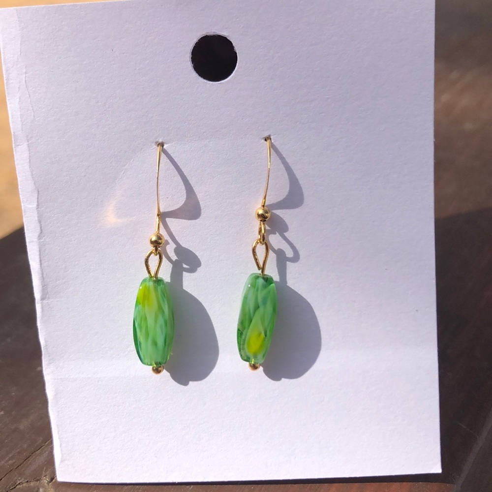 βοΈHPβοΈ Handmade β€οΈ Green Glass Earrings - Picture 3 of 3